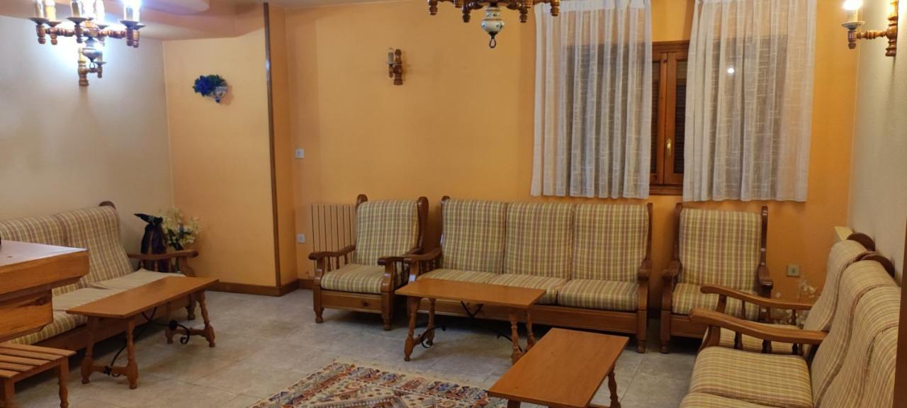Gavín Apartamentos Lausan מראה חיצוני תמונה